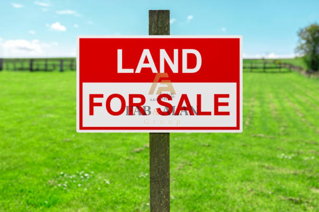 IN PETRELE LAND FOR SALE!
