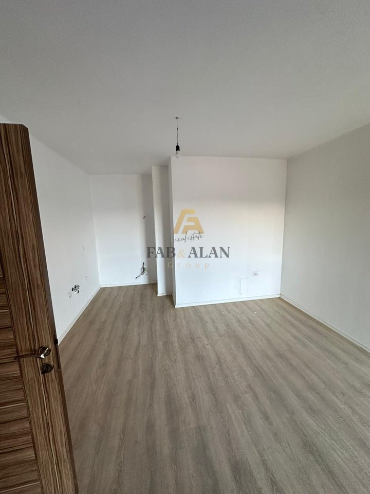NE 5 MAJ APARTAMENT 2+1+2 PER SHITJE!