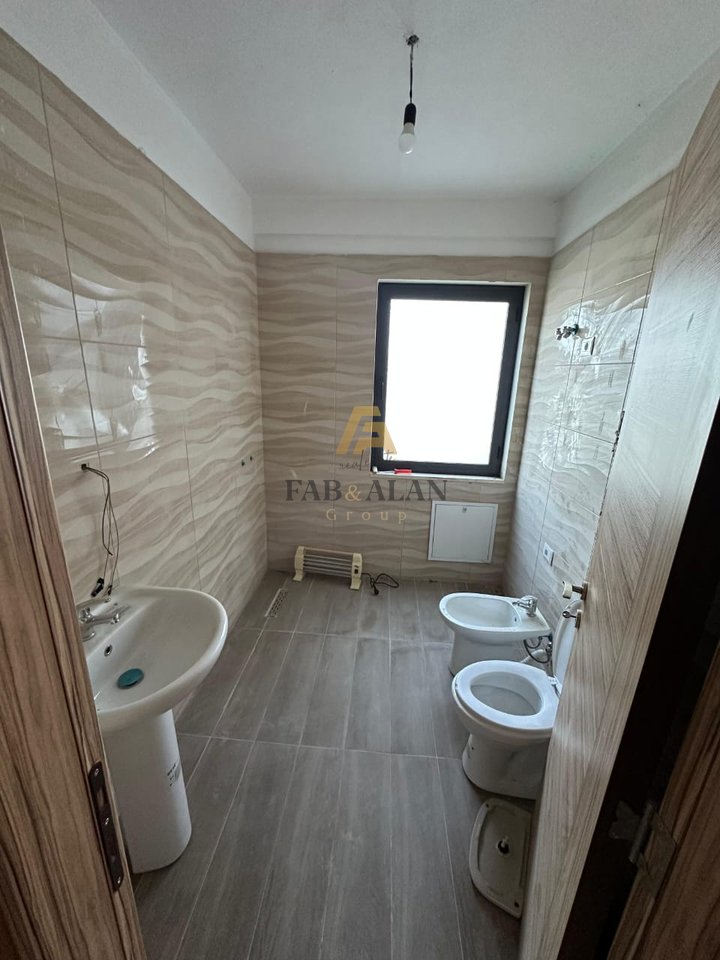 NE 5 MAJ APARTAMENT 2+1+2 PER SHITJE!