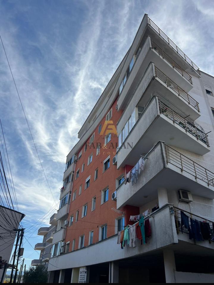 APARTAMENT 2+1 PER SHITJE NE LANABREGAS!