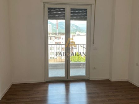 NE KAMEZ TEK RRUGA MIQESIA APARTAMENT 2+1 PER SHITJE!