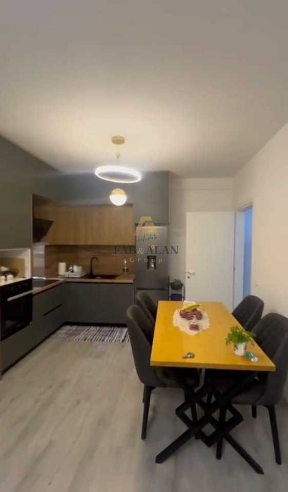 Shitet Apartament 2+1, plotësisht i mobiluar UNIVERS CITY QTU