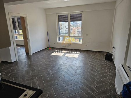 Ekskluzivitet në Myslym Shyri – Jepet me qira apartament/zyrë luksoze