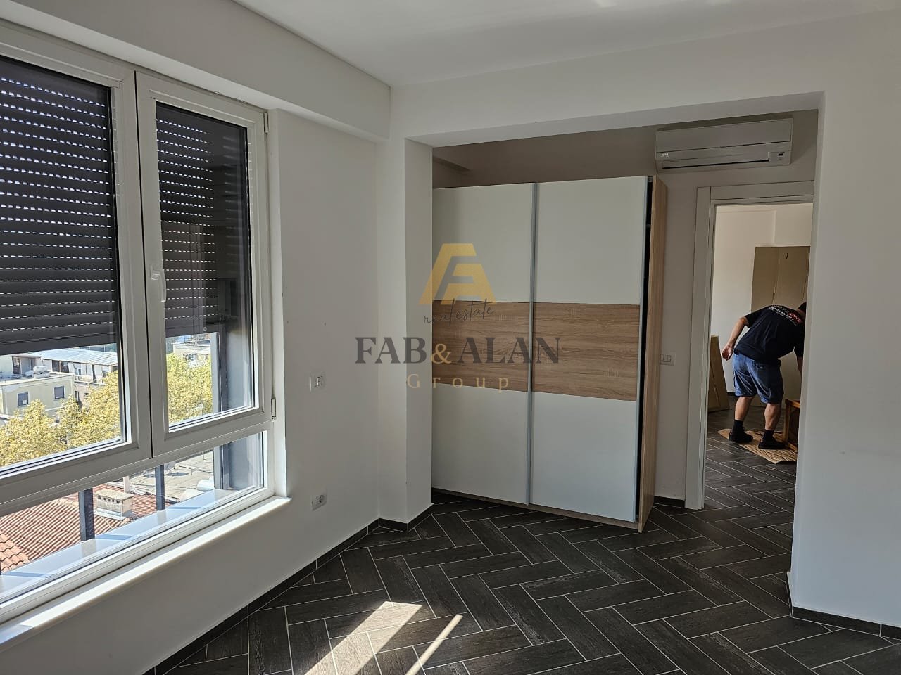 Ekskluzivitet në Myslym Shyri – Jepet me qira apartament/zyrë luksoze