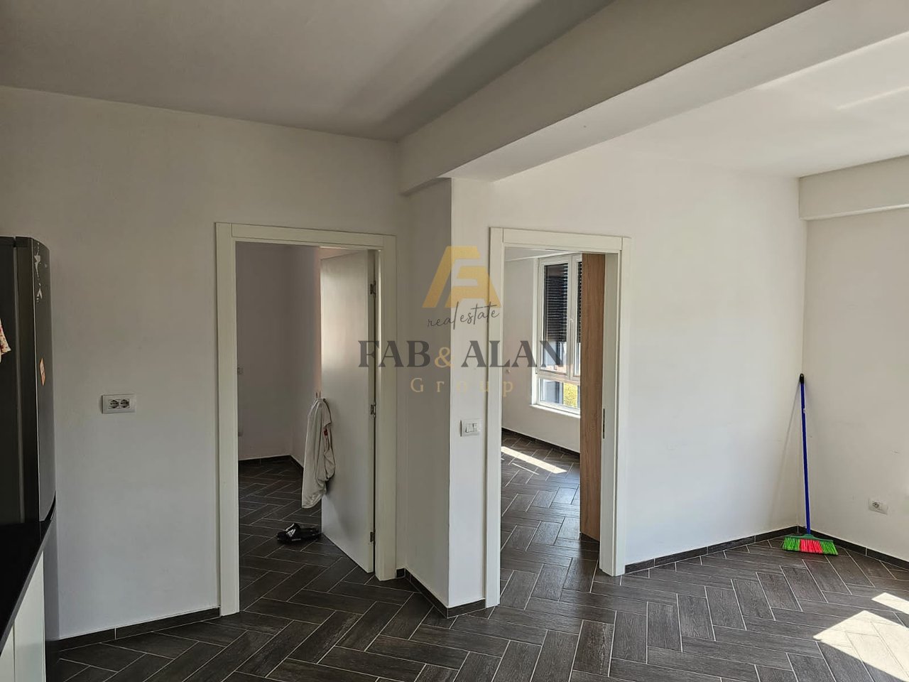 Ekskluzivitet në Myslym Shyri – Jepet me qira apartament/zyrë luksoze