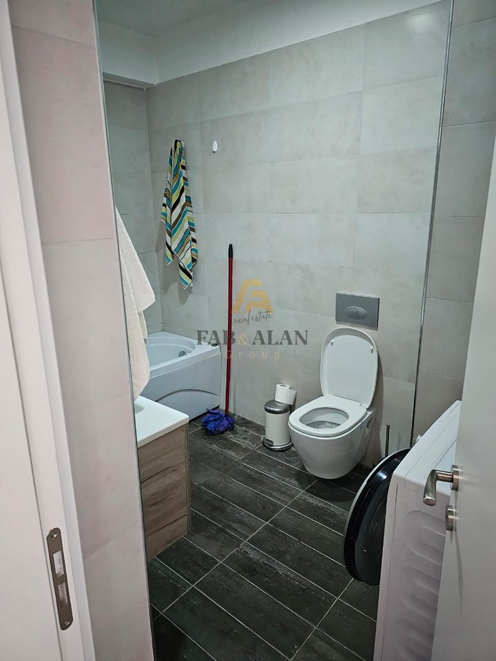 Ekskluzivitet në Myslym Shyri – Jepet me qira apartament/zyrë luksoze