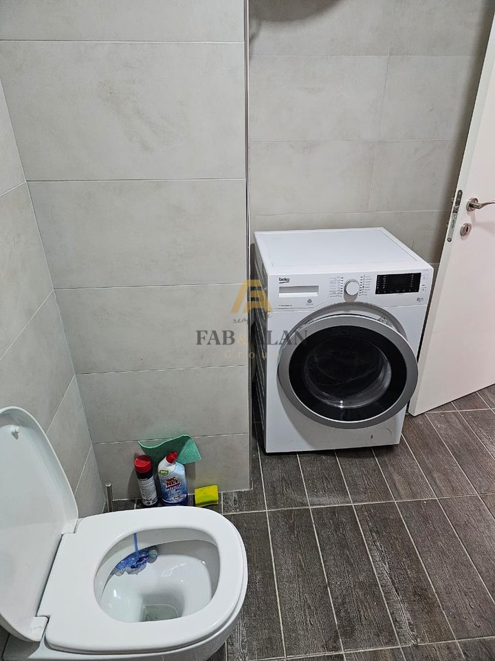 Ekskluzivitet në Myslym Shyri – Jepet me qira apartament/zyrë luksoze