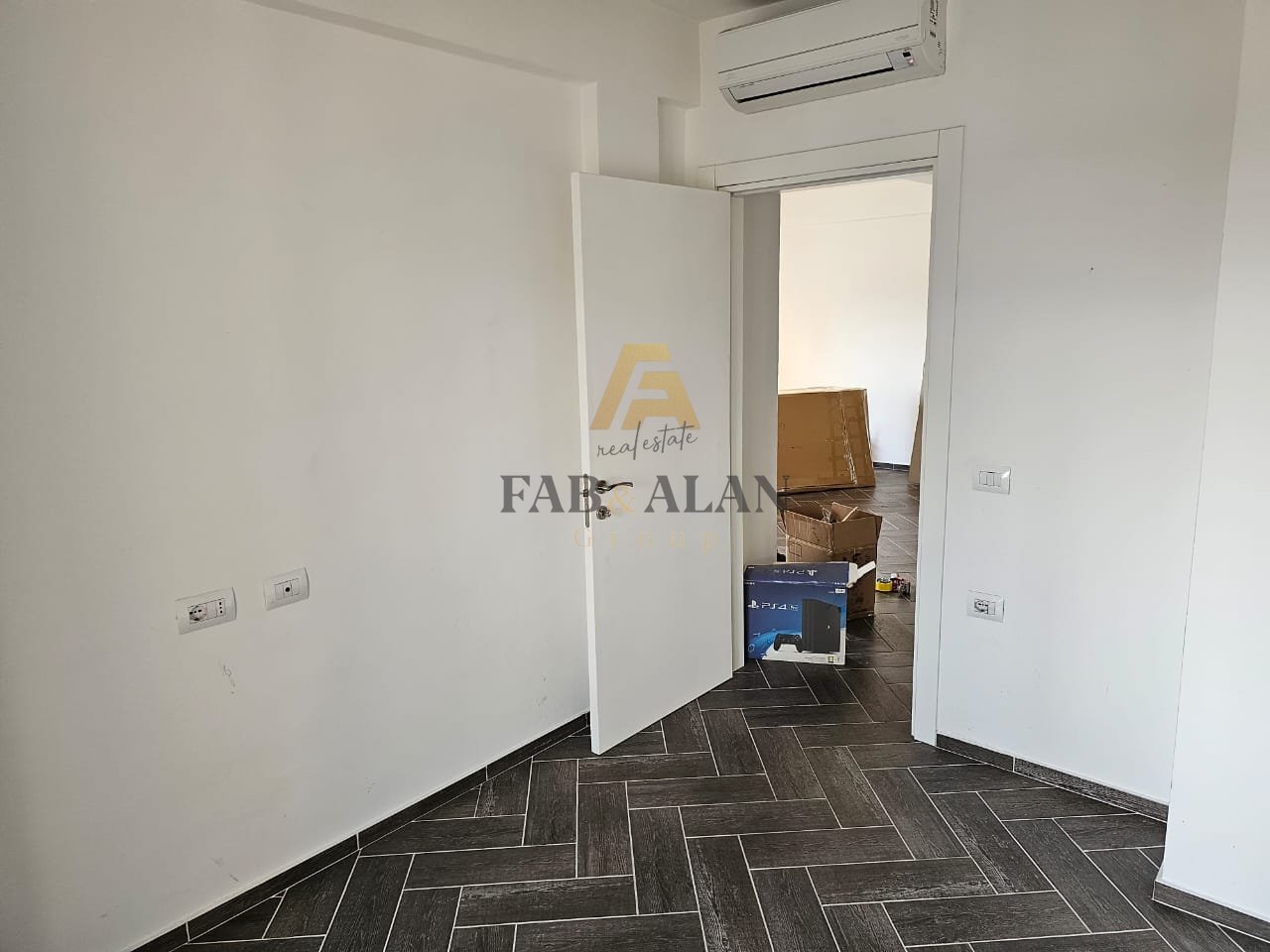 Ekskluzivitet në Myslym Shyri – Jepet me qira apartament/zyrë luksoze