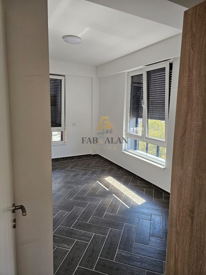 Ekskluzivitet në Myslym Shyri – Jepet me qira apartament/zyrë luksoze