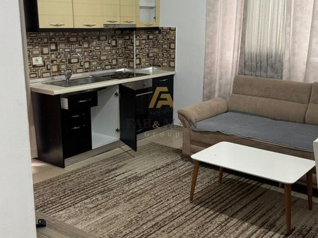 Apartament 1+1 me Qira në Rruga 5 Maji !