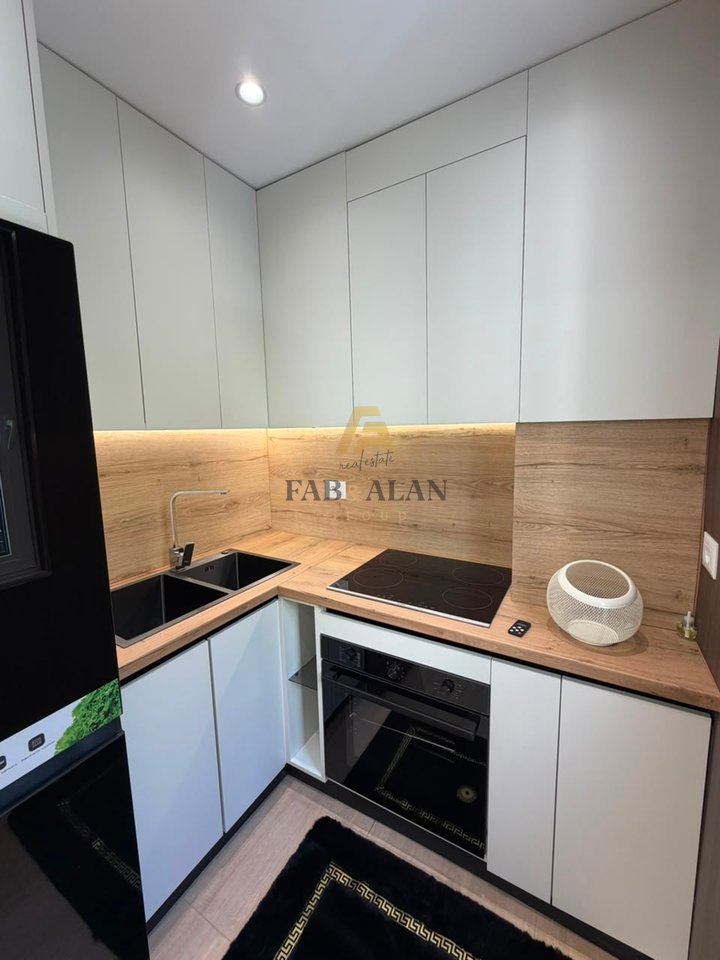 Apartament 1+1 Për Shitje në Gjimnazi Petro Nini Luarasi, (Prane liqenit Tiranës) - 210800€ ose 19.500.000 Lekë