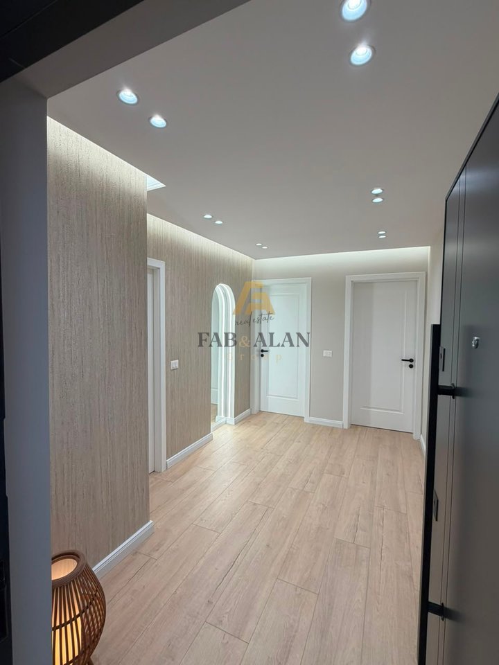 Apartament 1+1 Për Shitje në Gjimnazi Petro Nini Luarasi, (Prane liqenit Tiranës) - 210800€ ose 19.500.000 Lekë