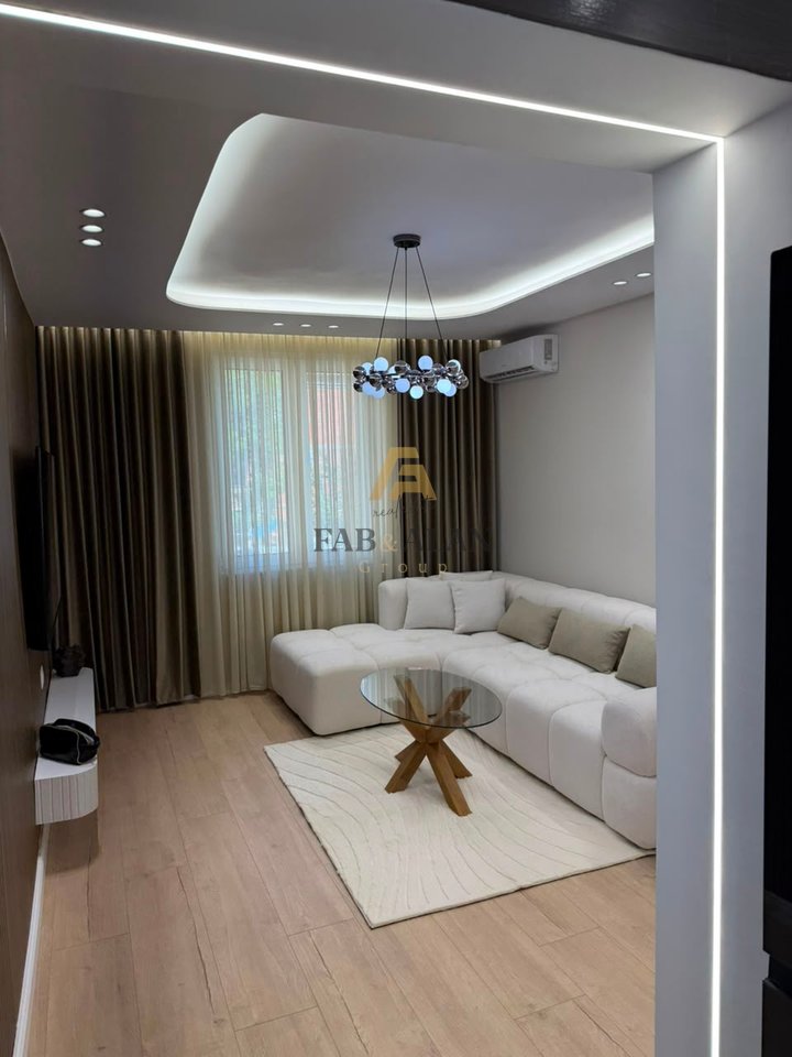 Apartament 1+1 Për Shitje në Gjimnazi Petro Nini Luarasi, (Prane liqenit Tiranës) - 210800€ ose 19.500.000 Lekë