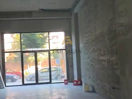 Negozio in affitto in Via 5 Maggio