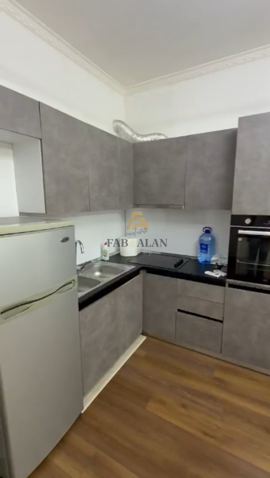 🏡 Shitet apartament 2+1+2 + postparkim, në zonën e 5 Majit.