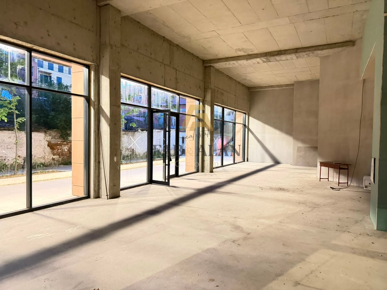NEGOZIO IN AFFITTO – VIA “QEMAL STAFA”