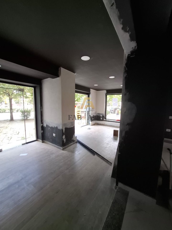 Negozio in Affitto in 21 Dhjetori, Tirana - 3000€ |80 m²