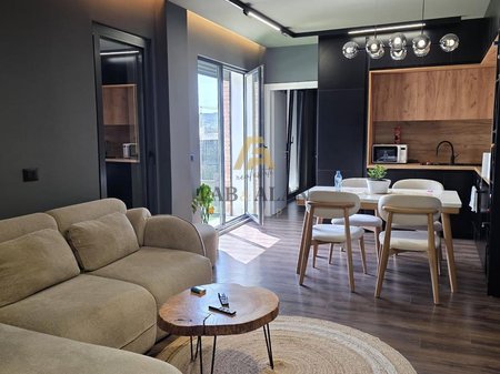 Shitet Penthouse Luksoz në Ali Demi