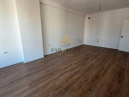 Shitet Apartament 2+1+2 në Kamëz