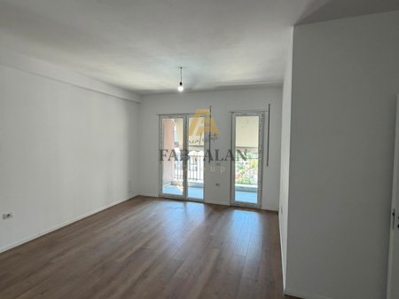 Shitet Apartament 2+1+2 në Kamëz
