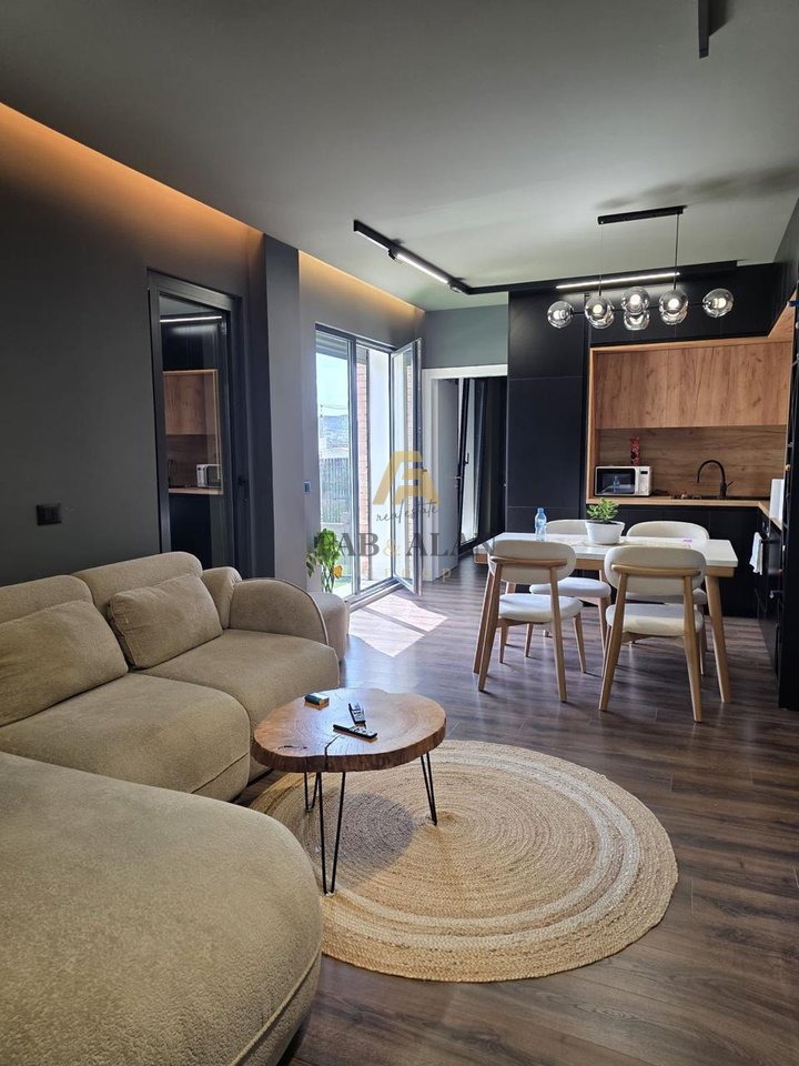 Shitet Penthouse Luksoz në Ali Demi