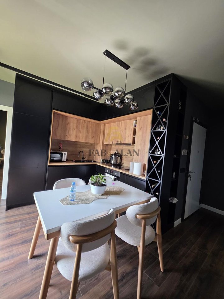 Shitet Penthouse Luksoz në Ali Demi