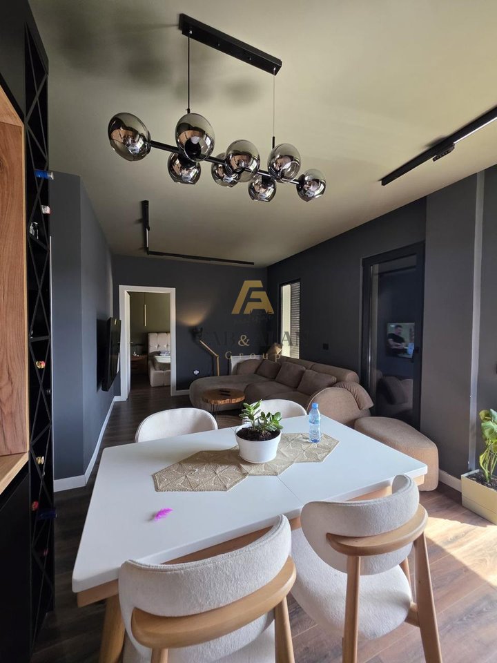 Shitet Penthouse Luksoz në Ali Demi