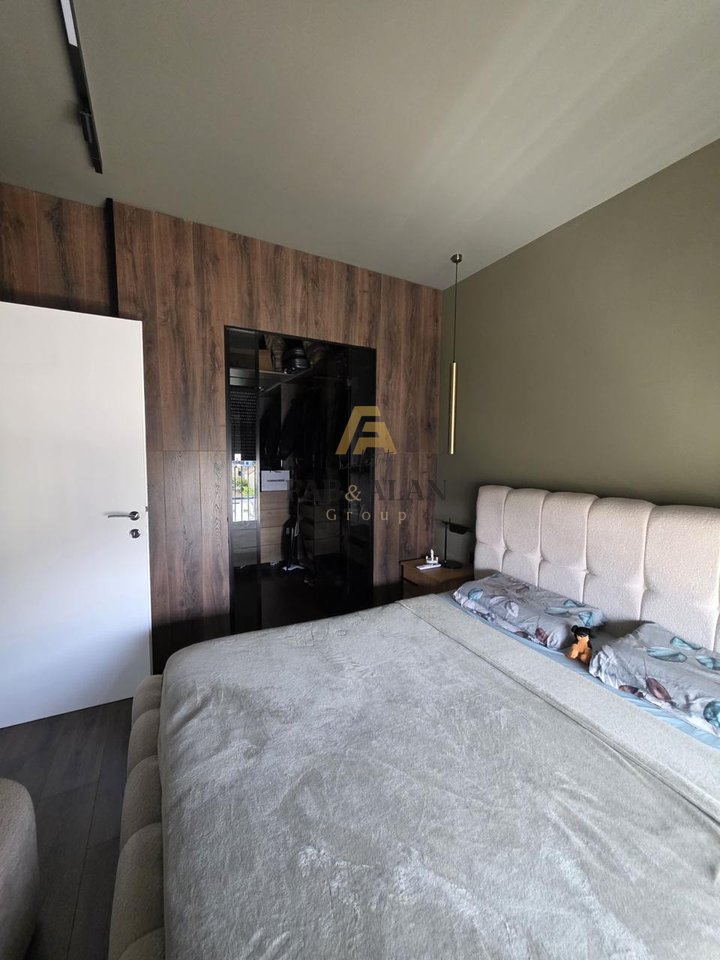 Shitet Penthouse Luksoz në Ali Demi