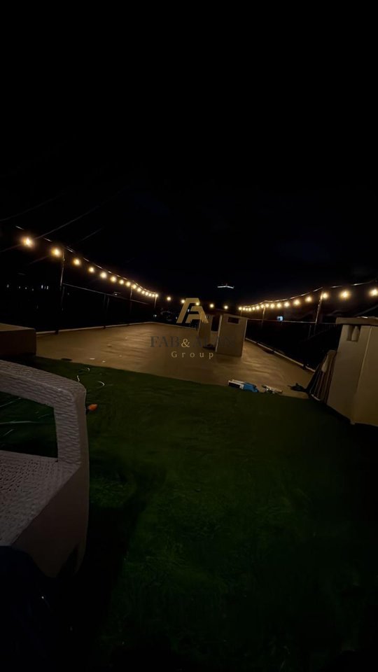 Shitet Penthouse Luksoz në Ali Demi