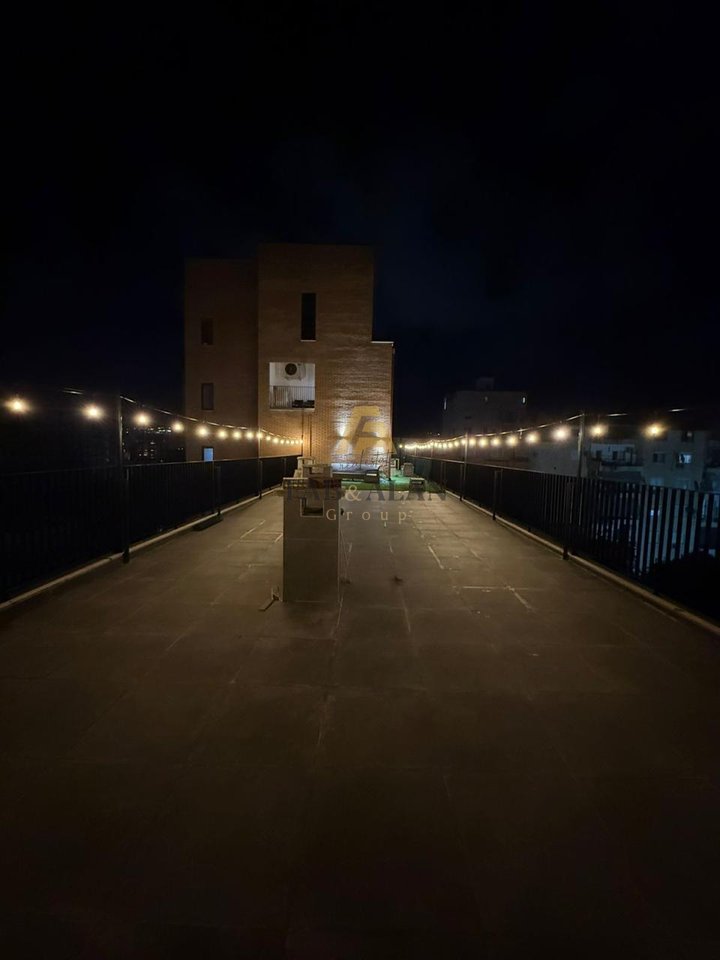 Shitet Penthouse Luksoz në Ali Demi