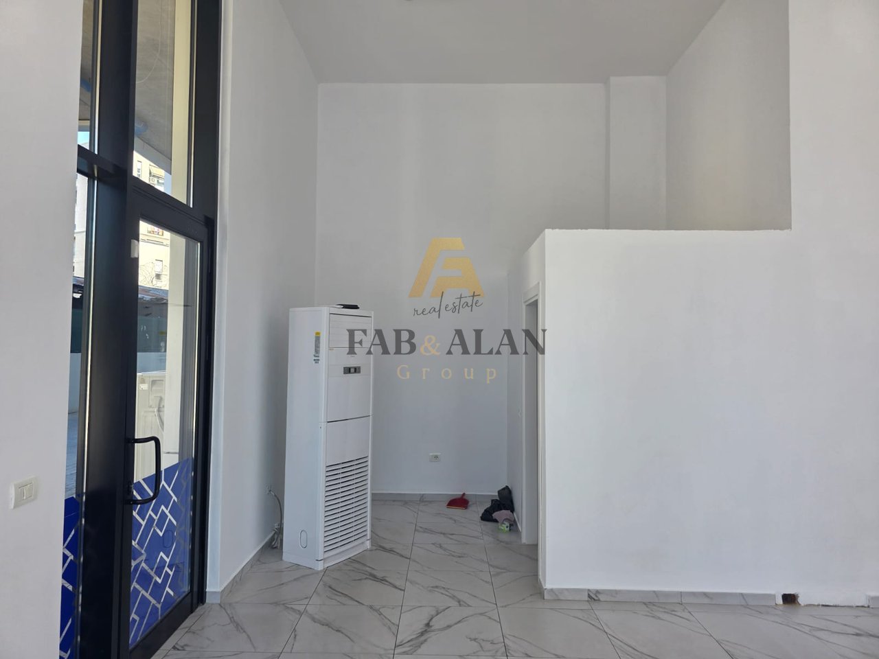 Business premises for rent – Frosina Plaku Street, 21 Dhjetori