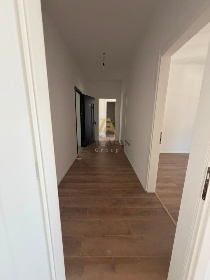 Shitet Apartament 2+1+2 në Kamëz