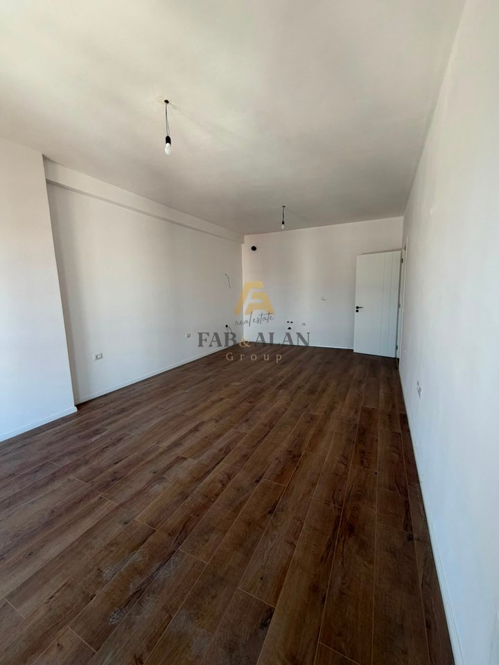 Shitet Apartament 2+1+2 në Kamëz