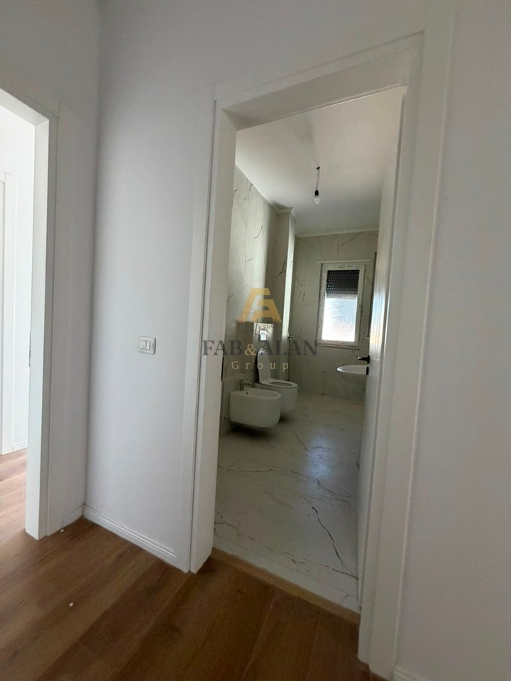 Shitet Apartament 2+1+2 në Kamëz