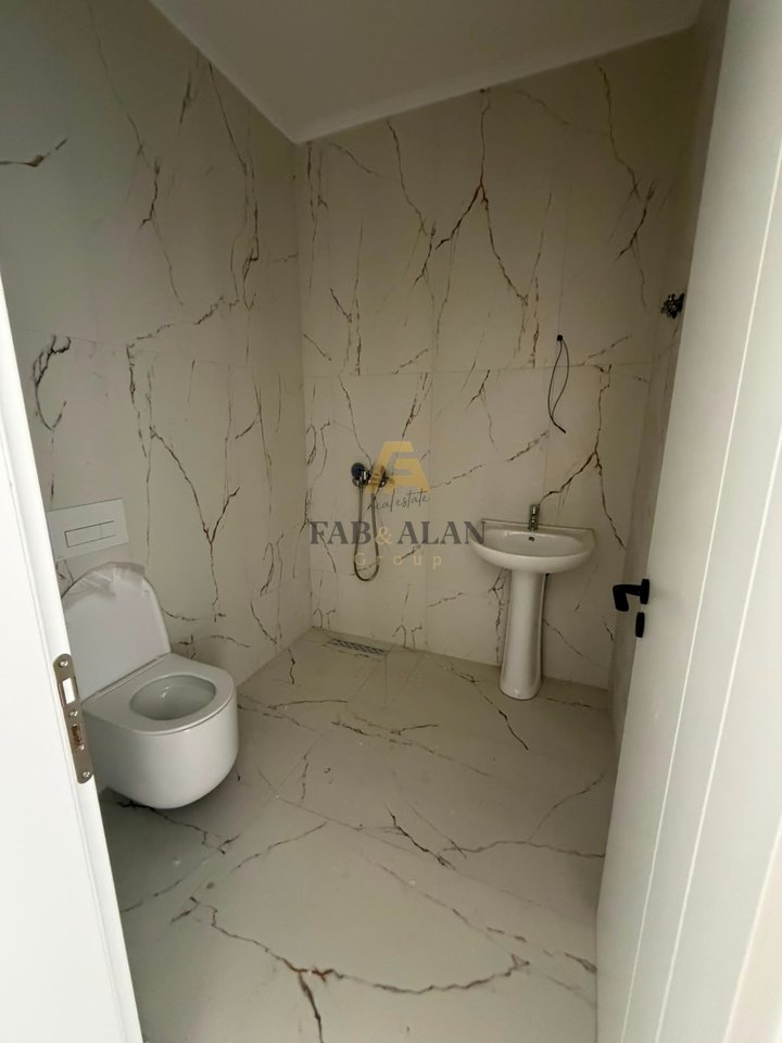 Shitet Apartament 2+1+2 në Kamëz