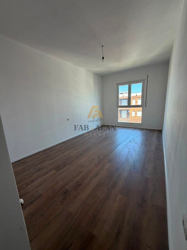 Shitet Apartament 2+1+2 në Kamëz
