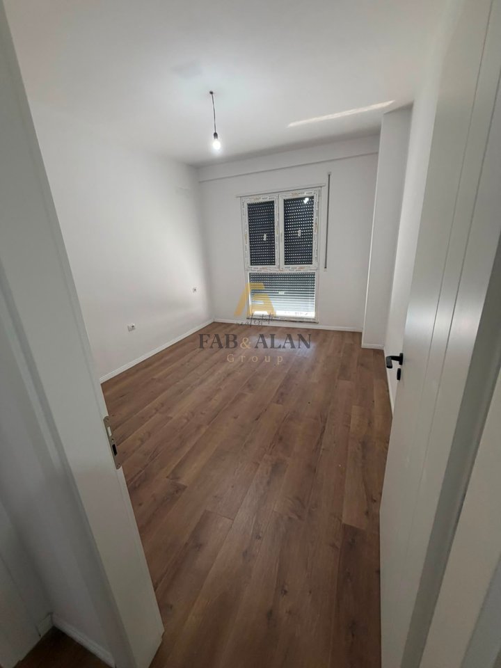 Shitet Apartament 2+1+2 në Kamëz