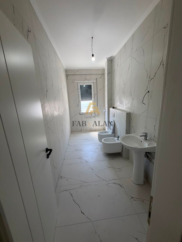 Shitet Apartament 2+1+2 në Kamëz