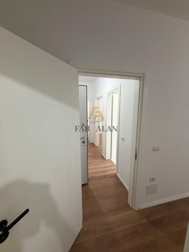 Shitet Apartament 2+1+2 në Kamëz