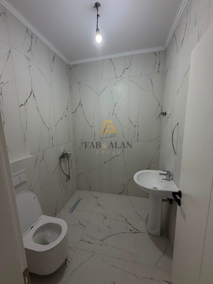 Shitet Apartament 2+1+2 në Kamëz