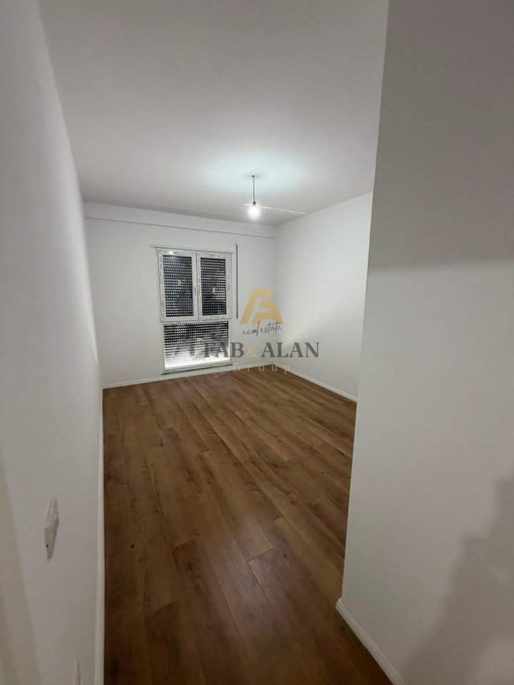 Shitet Apartament 2+1+2 në Kamëz