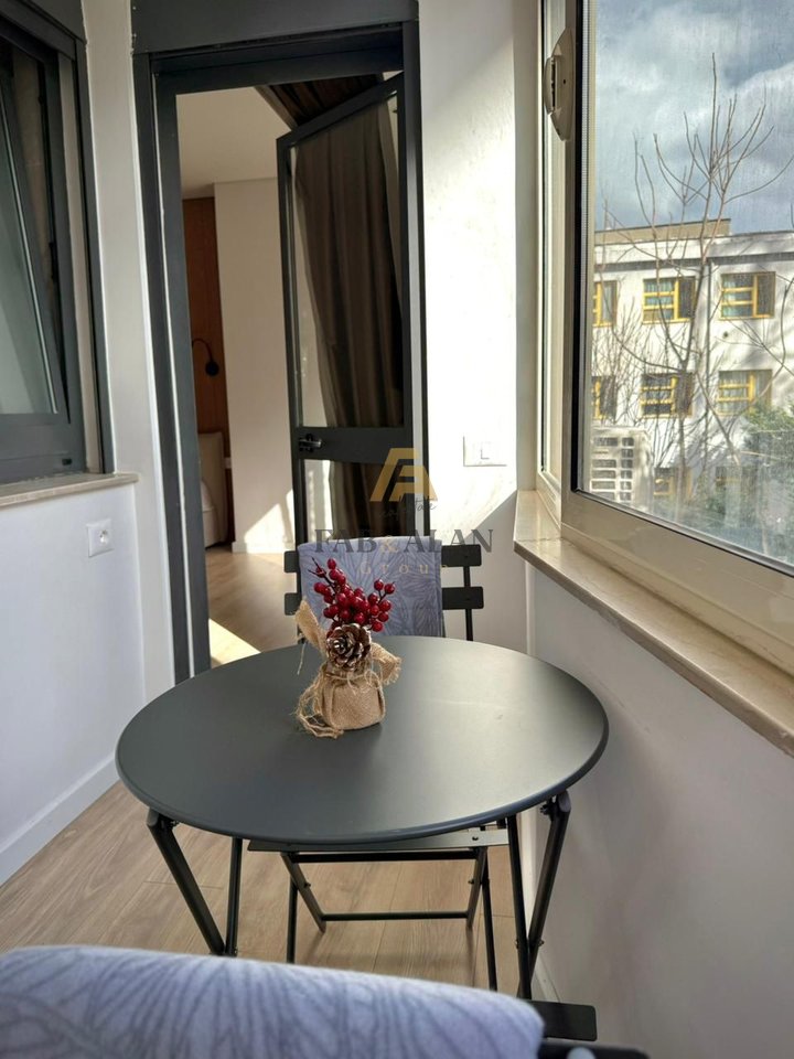 Garzoniere Me Qira në 9 Katëshet, Tiranë - 1300€ | 1+1 | 9 Katëshet | 1 kuzhinë | 1 banjo
