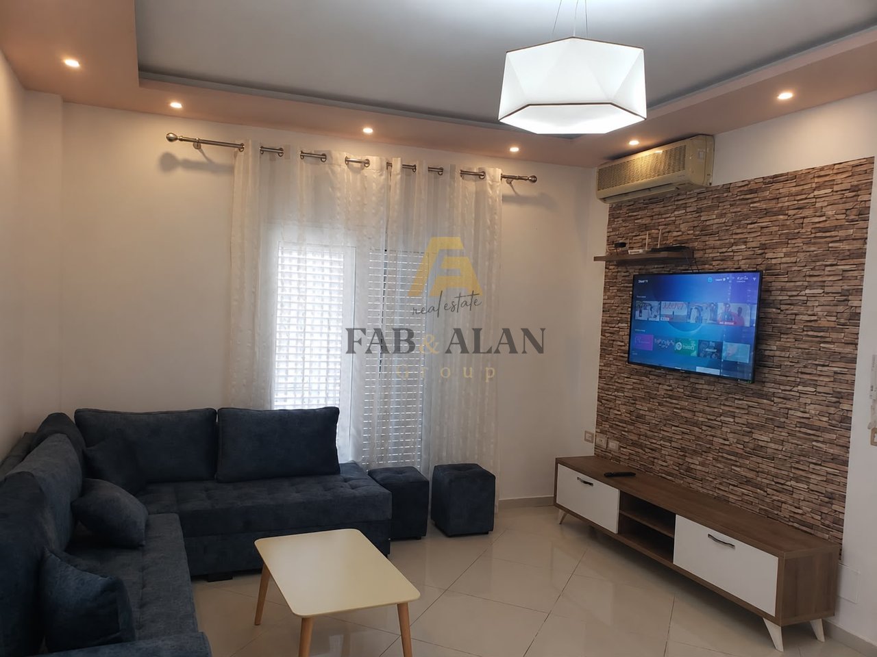 Vilë 3-katëshe me sipërfaqe 135m² dhe truall 400 m², me mobilim modern dhe hipotekë