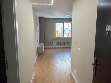 SHITET, APARTAMENT 2+1, ISH-STACIONI I TRENIT
TEL:0692055138