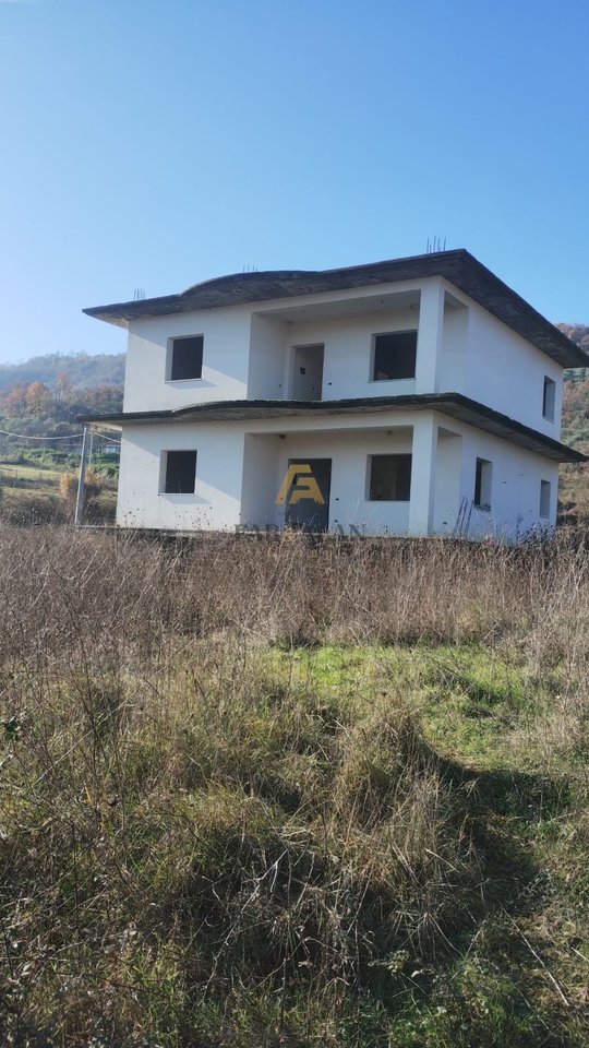 Villa su 2 piani in vendita a Ishëm – Opportunità!