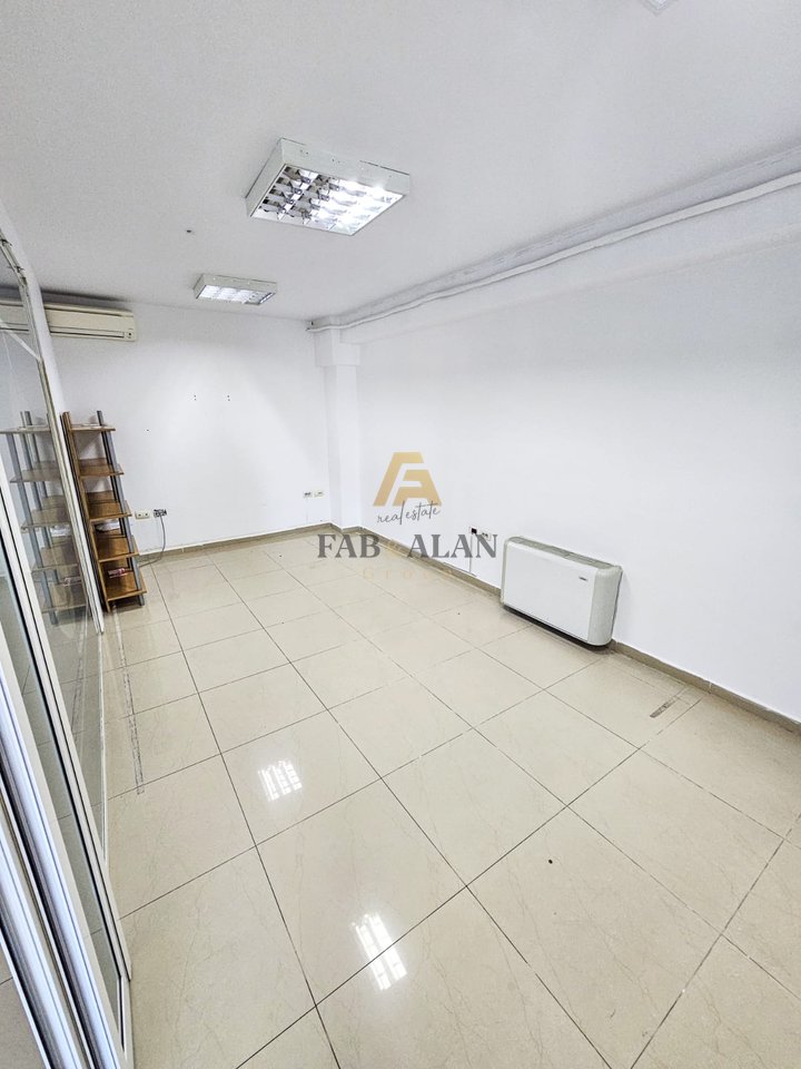 PREMISES FOR RENT - DIBRA STREET, NEAR SELVISE, AT VILA GOLD,
a commercial space with a total area of 300 m² is for rent.
* Located on the 5th floor of a building suitable for business activities.