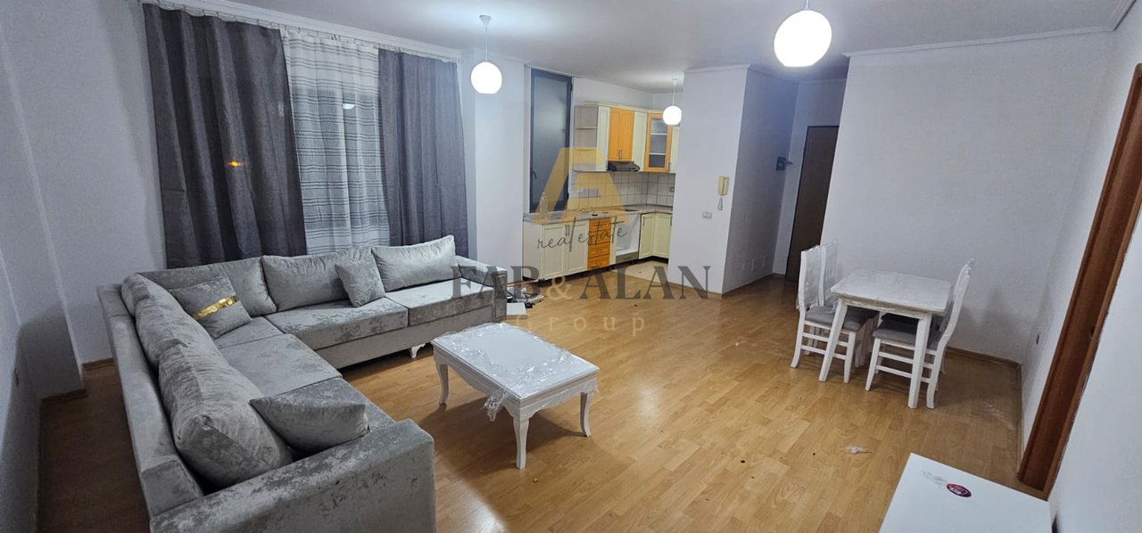 APPARTAMENTO IN AFFITTO - VIA 3 DESHMORËT, YZBERISHT, ADIACENTE ALLA NUOVA SCUOLA IN COSTRUZIONE, DI FRONTE AL GRANDI
affittasi 2+1+2, terzo piano    Eur500