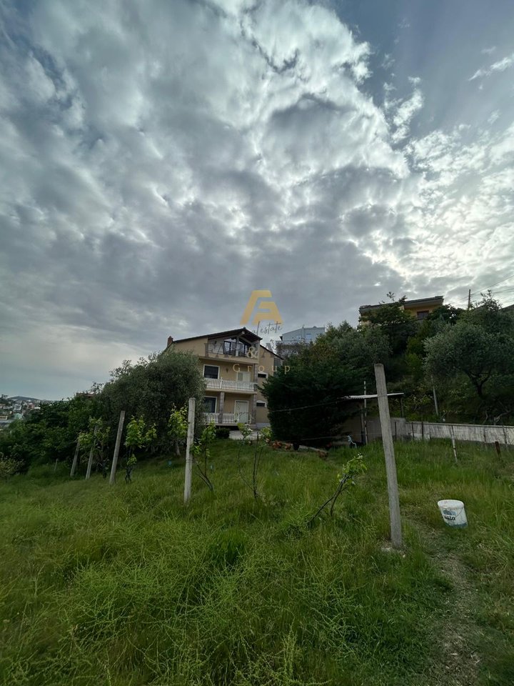 Vilë 3+2 Në Shkozë, Tiranë, Në Shitje - 550,000€ | 320 m²