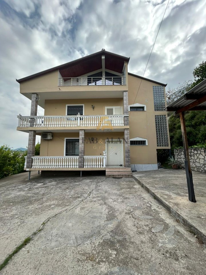 Vilë 3+2 Në Shkozë, Tiranë, Në Shitje - 550,000€ | 320 m²