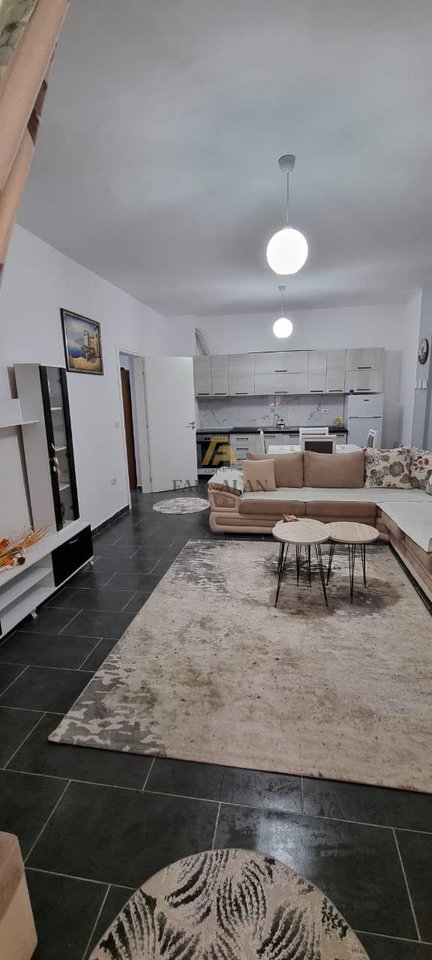 Jepet me qera hyrje e kompletuar 1+1 Fresk 80 m2 38 000lek